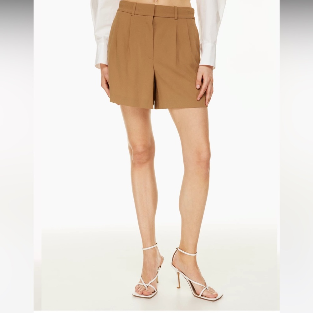 Aritzia Babaton Pleated Mid-Thigh Short NWT